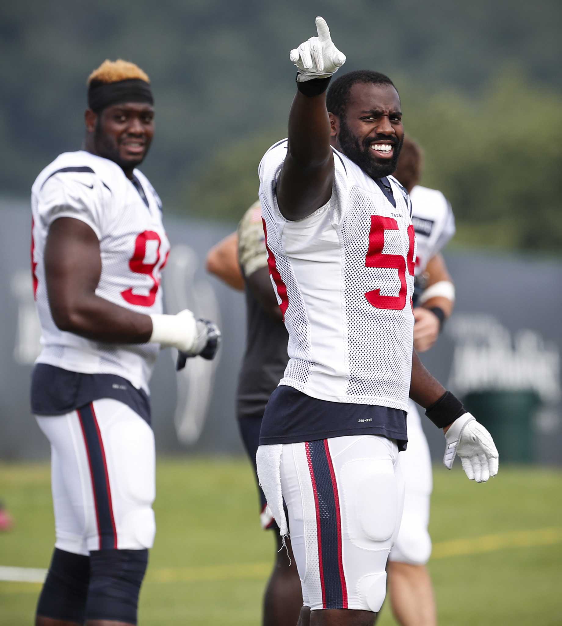 Brian Cushing among Texans players wearing new helmets