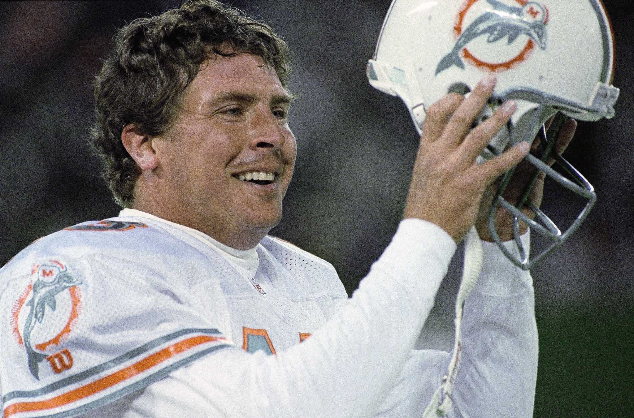 Miami Dolphins Qb Dan Marino, 1991 Afc Wild Card Playoffs Sports