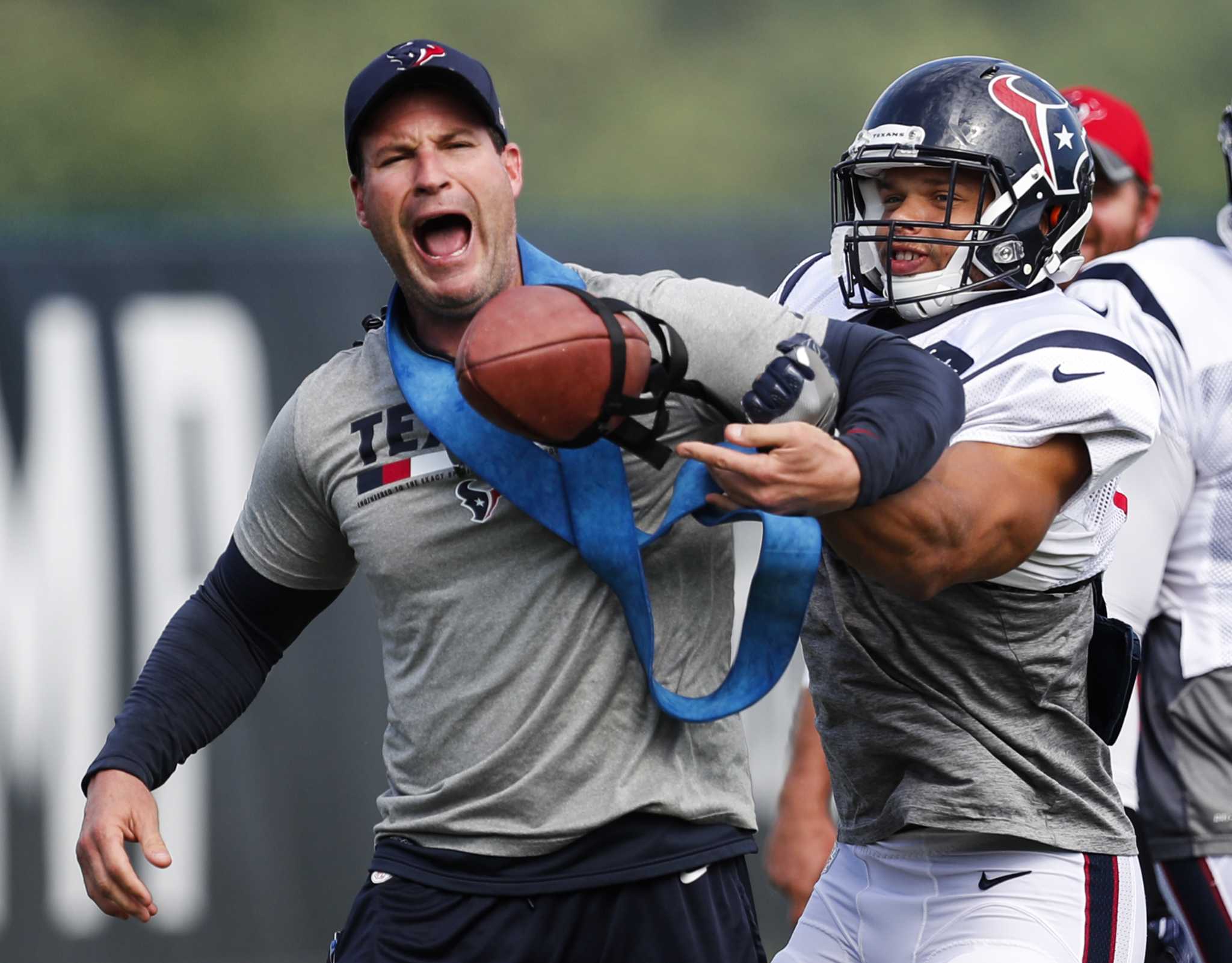 Brian Cushing among Texans players wearing new helmets