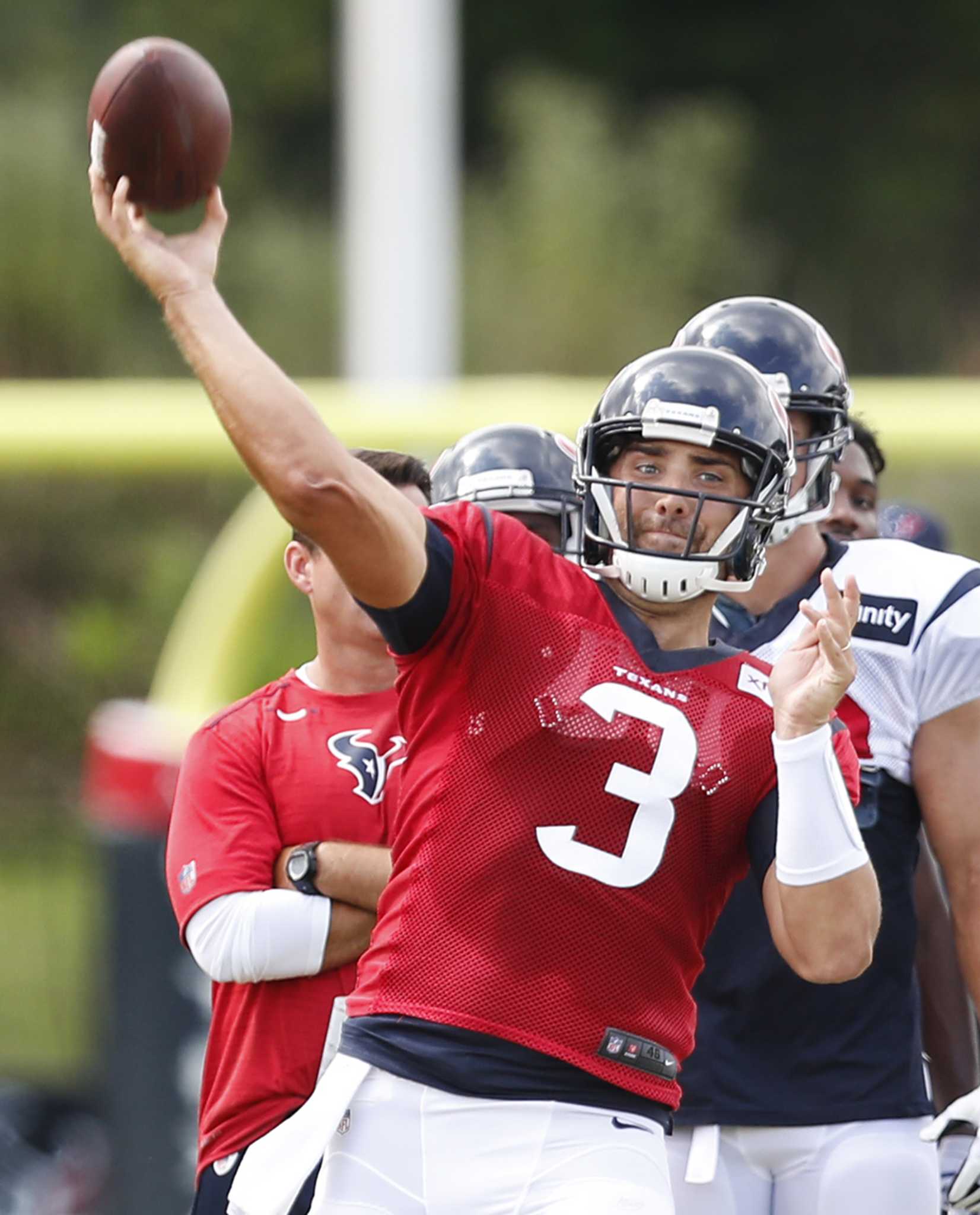 Brian Cushing among Texans players wearing new helmets