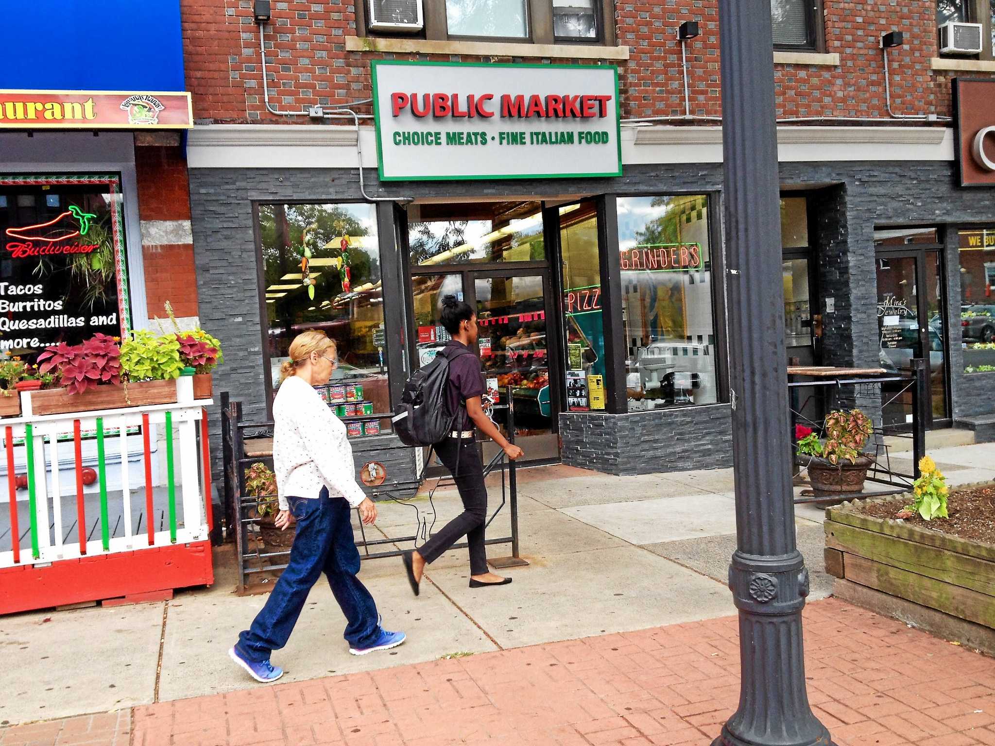 Sharp Shopper In Middletown - reb7wwr