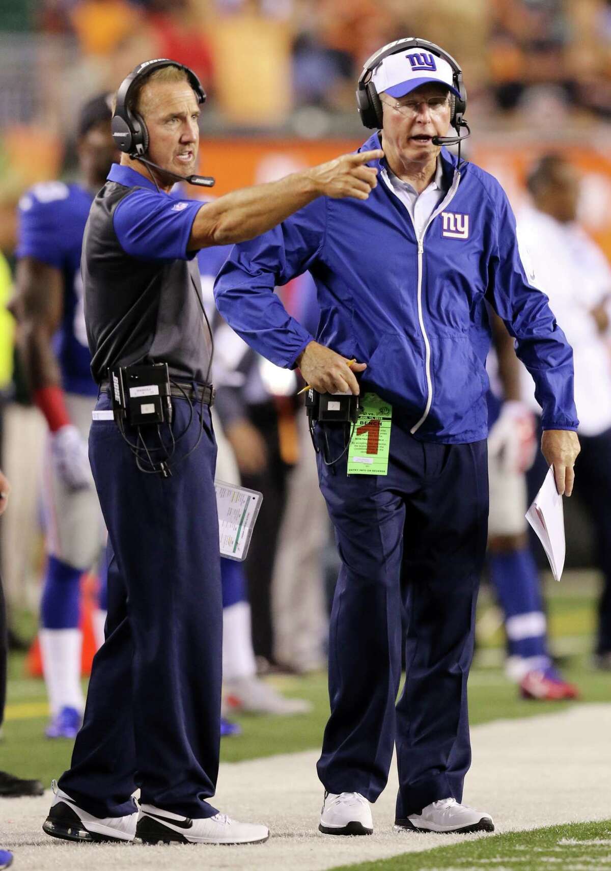 New York Giants defensive coordinator Steve Spagnuolo, left, and head coach Tom Coughlin are down to three safeties after cutting Brandon Meriweather.