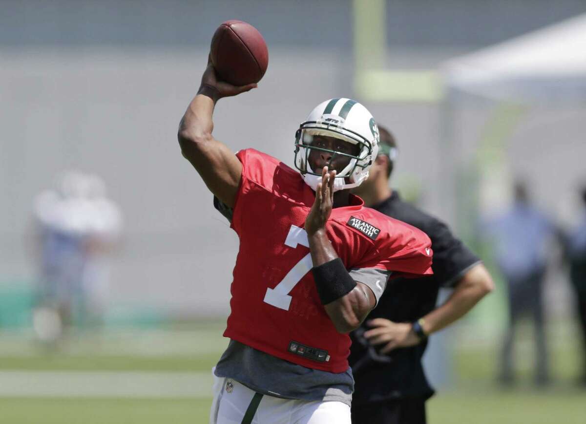 New York Jets quarterback Geno Smith will miss six to 10 weeks with a broken jaw.