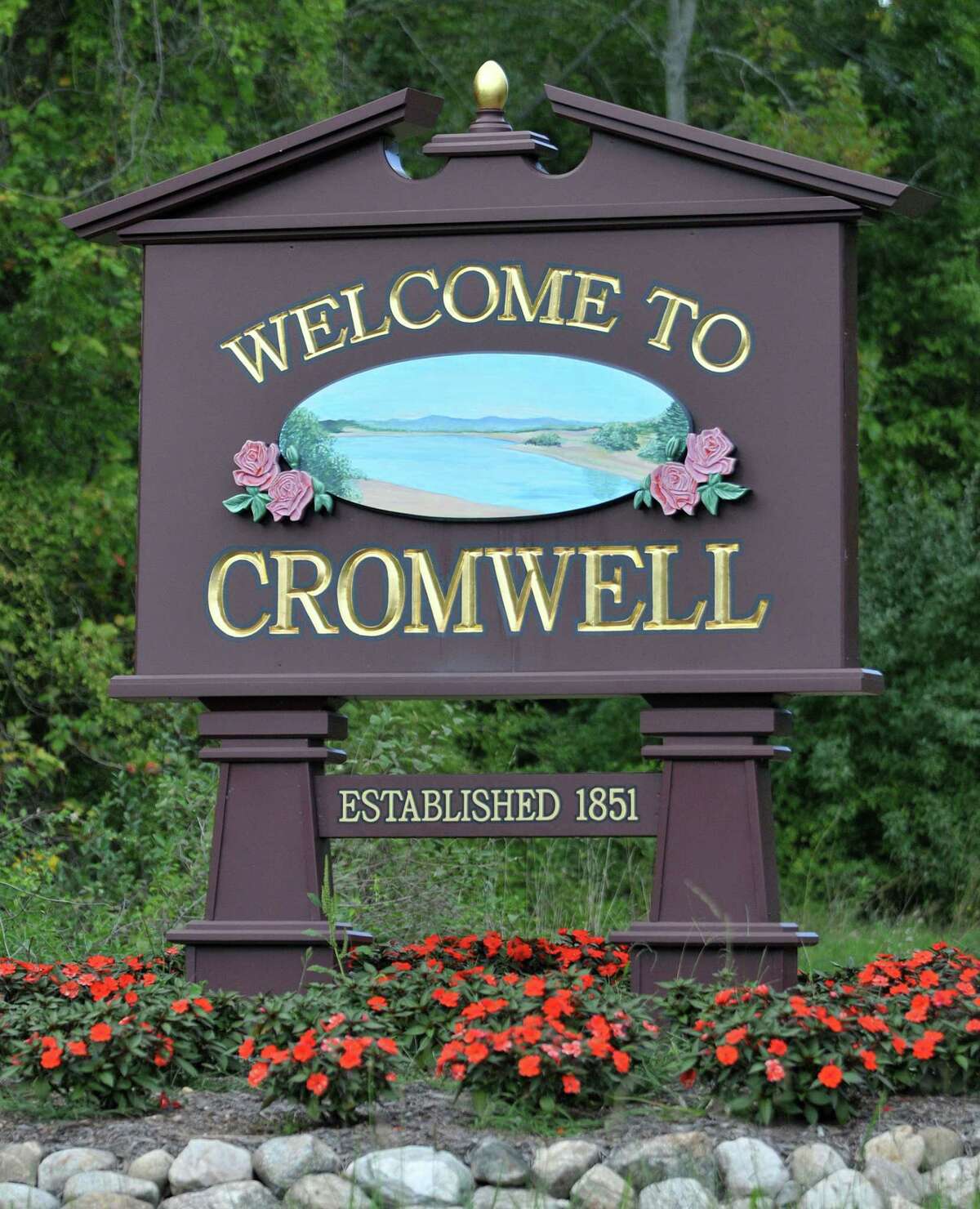 Cromwell Town Sign. Catherine Avalone - The Middletown Press