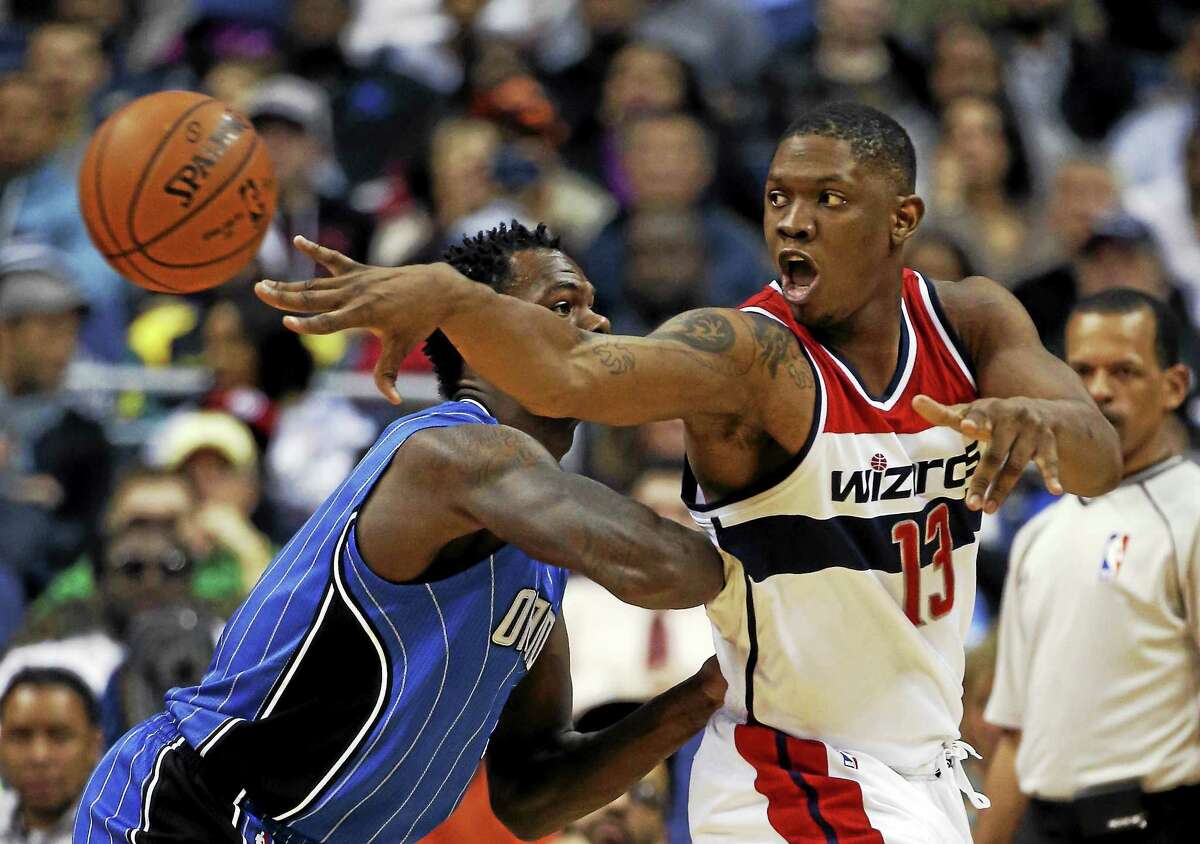 The New York Knicks have signed forward/center Kevin Seraphin.