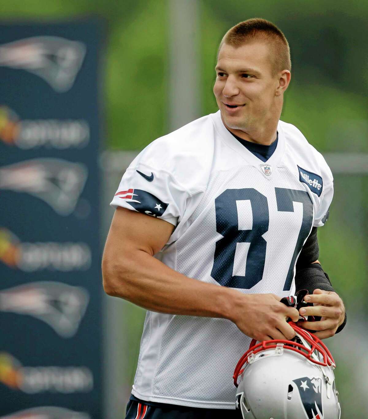 Rob Gronkowski is getting some help from Tom Brady and Darrelle Revis as he continues his comeback.