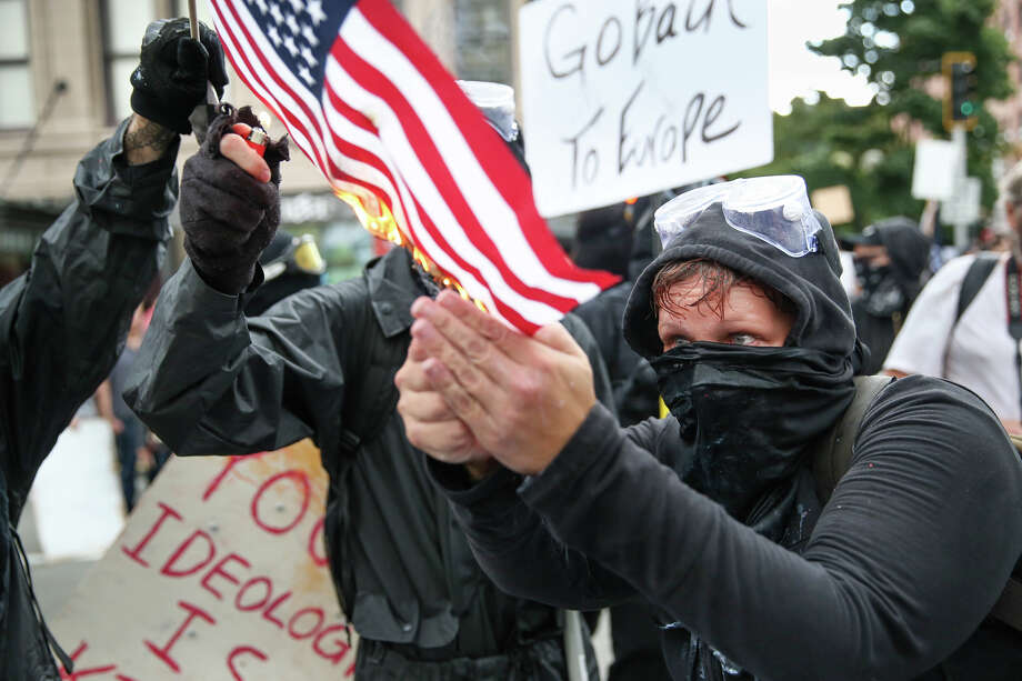 Police pepper spray, keep marchers away from right-wing group ...