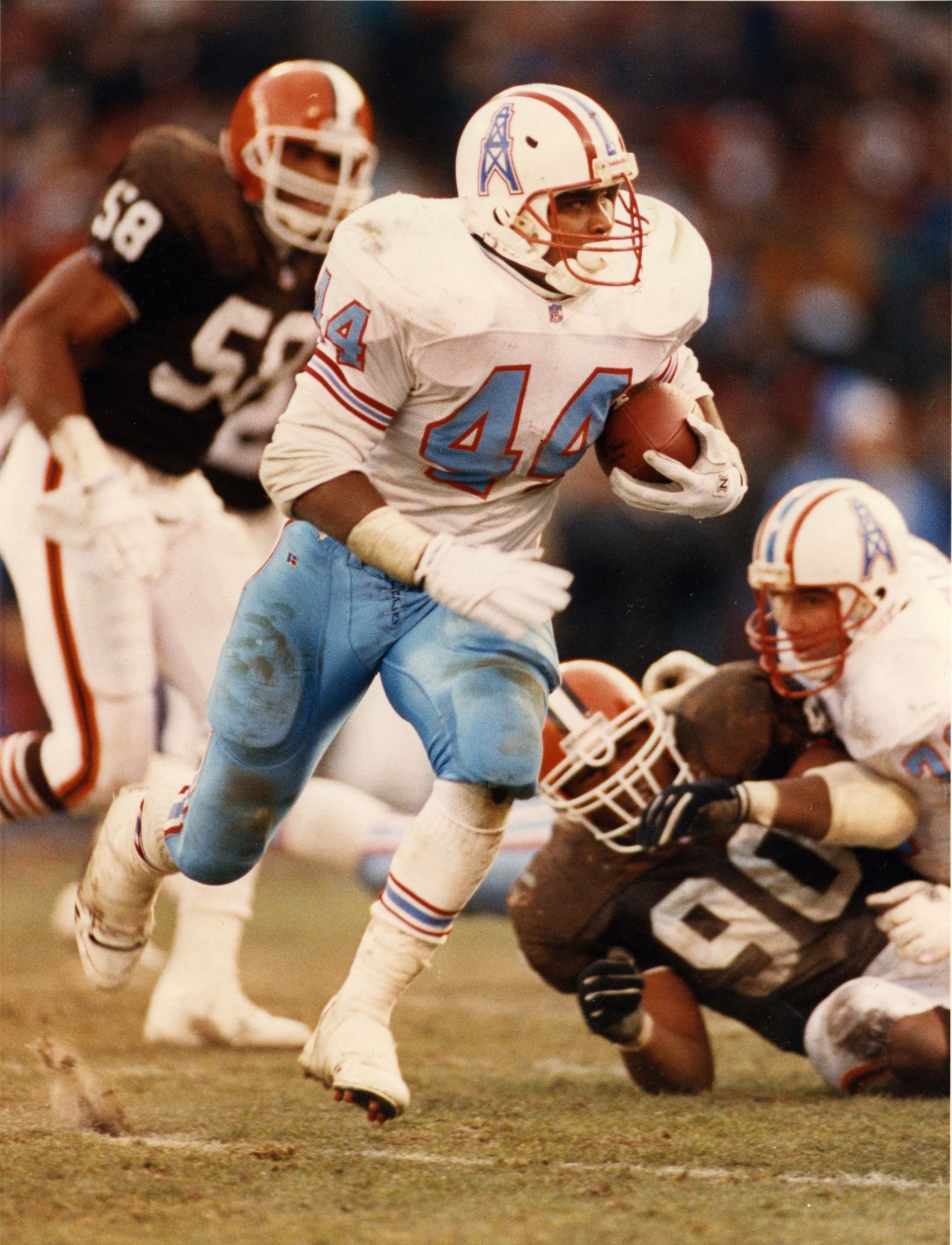 Wide receiver Ken Burrough of the Houston Oilers reaches for the News  Photo - Getty Images