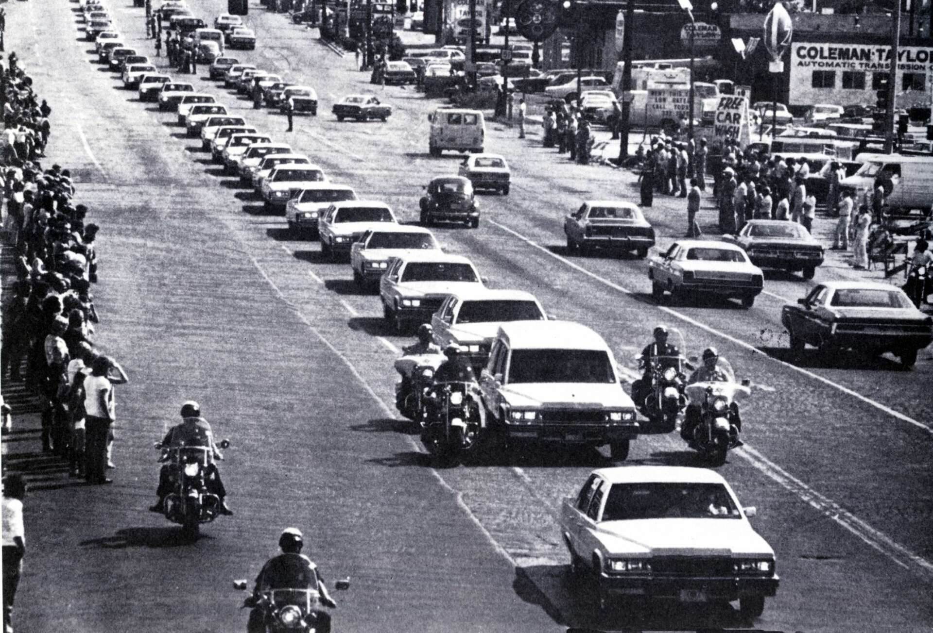 See how the world reacted to Elvis Presley's death this week in 1977