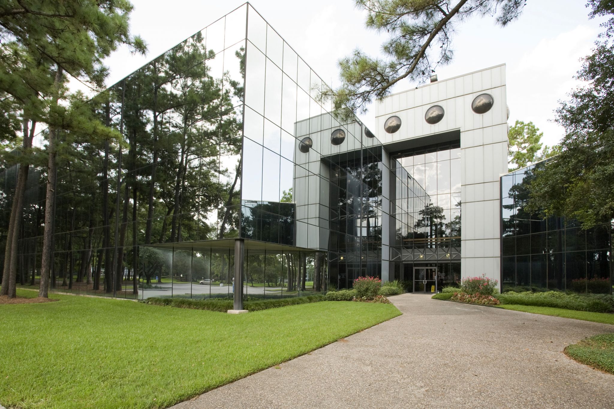 Hightech lighting company buys Houston office building