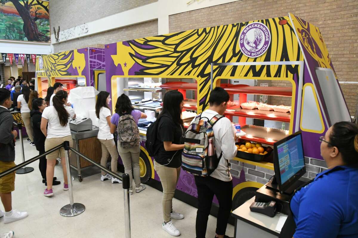 Students try Brackenridge High School's new food truck-styled serving line.