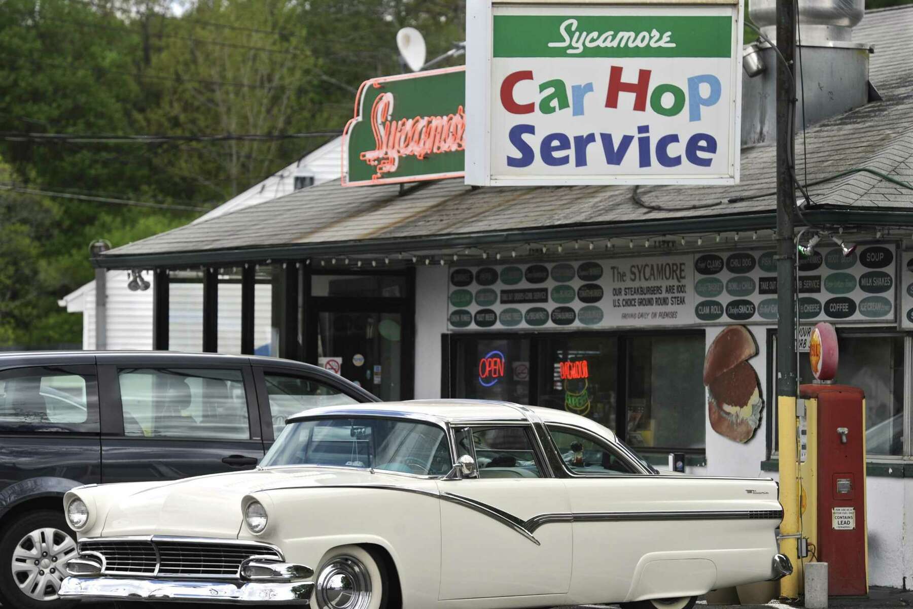 Sycamore Drive In Outlasts Food Fads Of Past 69 Years