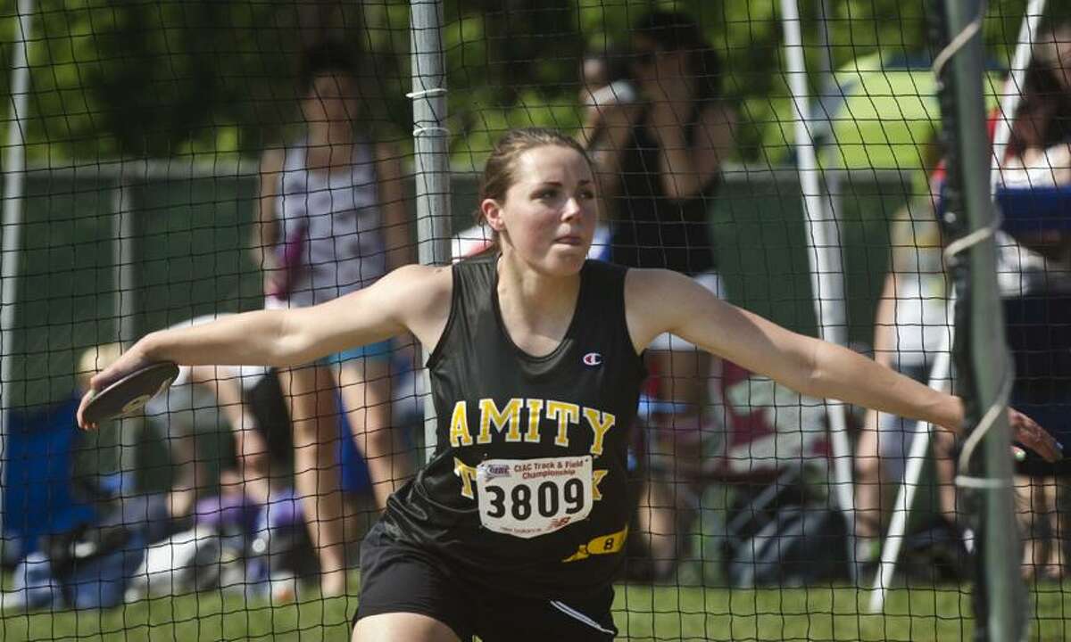 CLASSLL Track-Kate Simon,of Amity throws the discuss. Melanie Stengel/Register