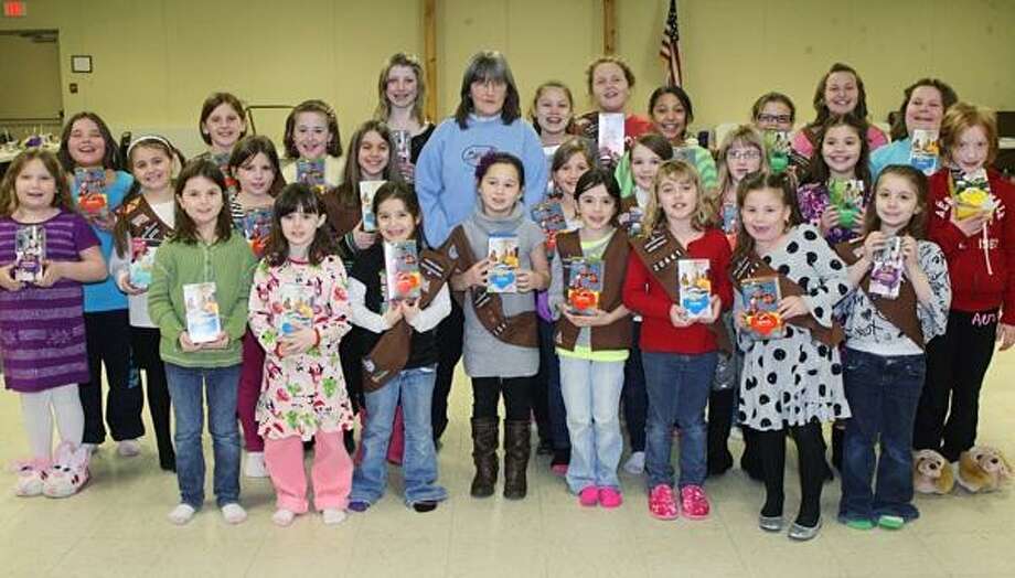 Girl Scouts Donate Cookies Money To Verona Food Pantry Local