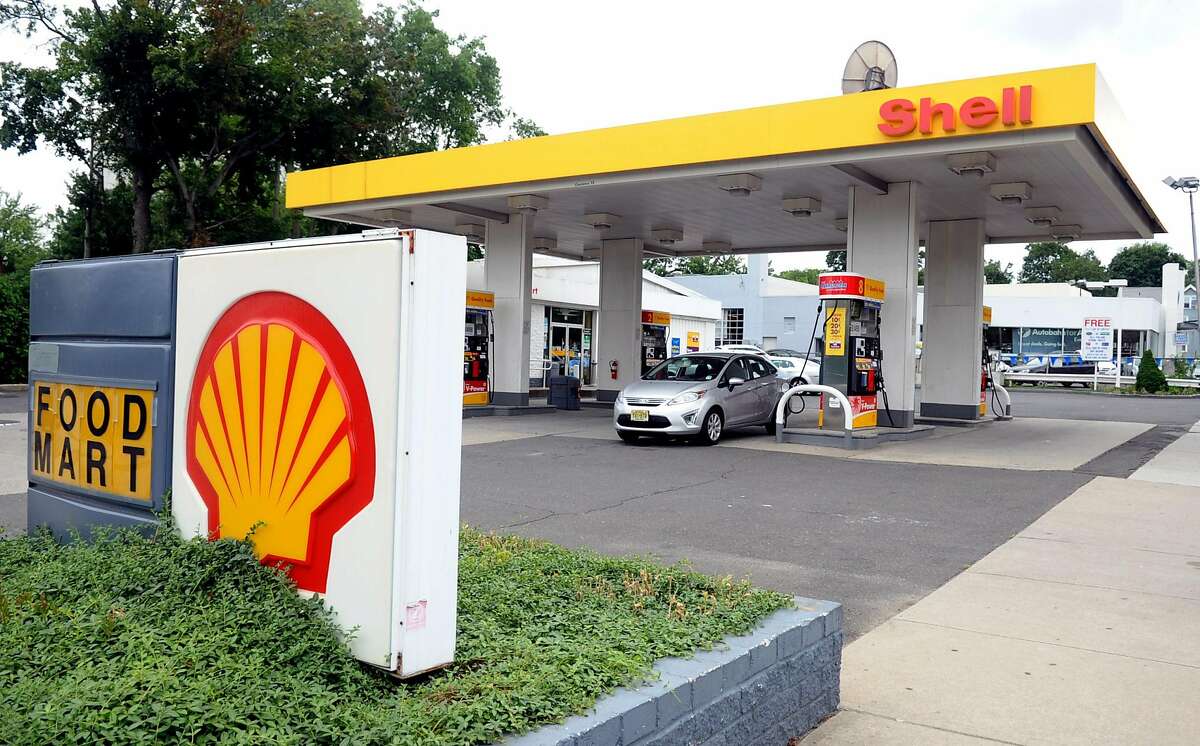 Woman allegedly stabs brother during stop at San Mateo gas station