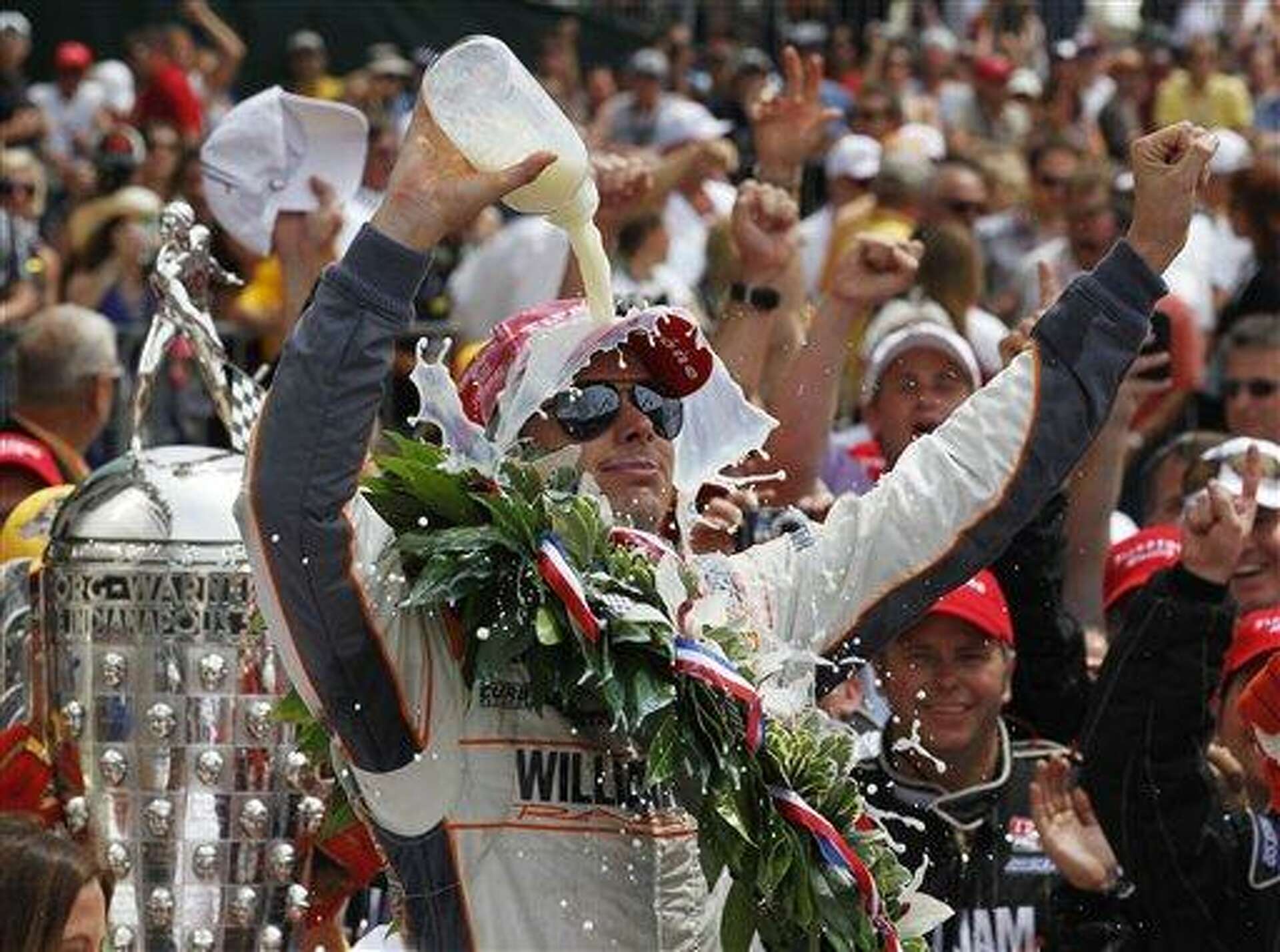 INDY 500: Dan Wheldon wins when leader JR Hildebrand crashes on