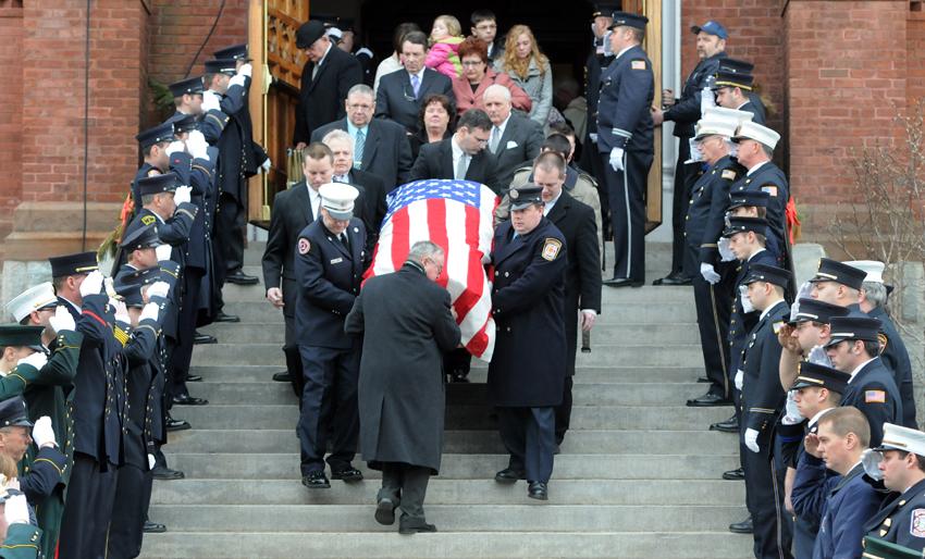 Hundreds pay respects to Ed Cotter Jr., 'one of the Valley's all-time ...