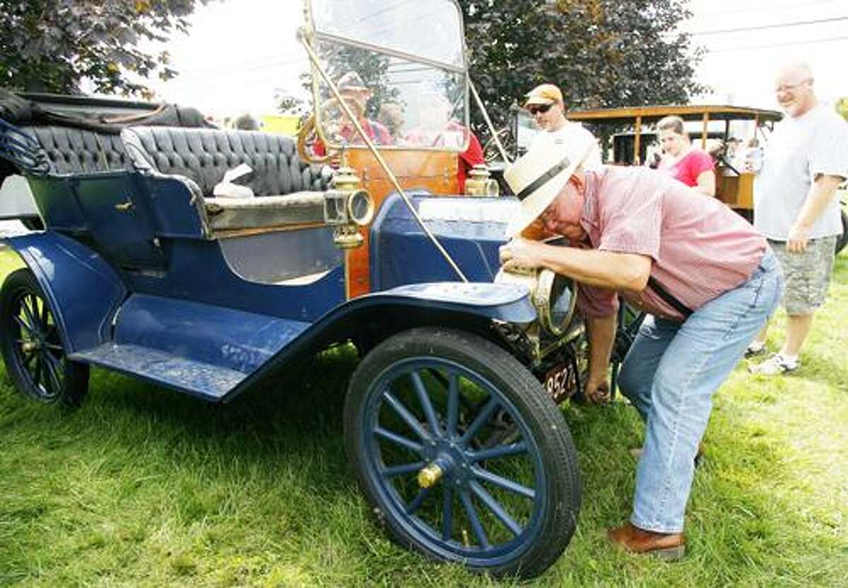 Photo by JOHN HAEGER (Twitter.com/OneidaPhoto) Steve Davis of West Winfield turns the crank to start his 1911 Ford Model T during the annual car show in Wampsville on Sunday, Sept. 11, 2011.