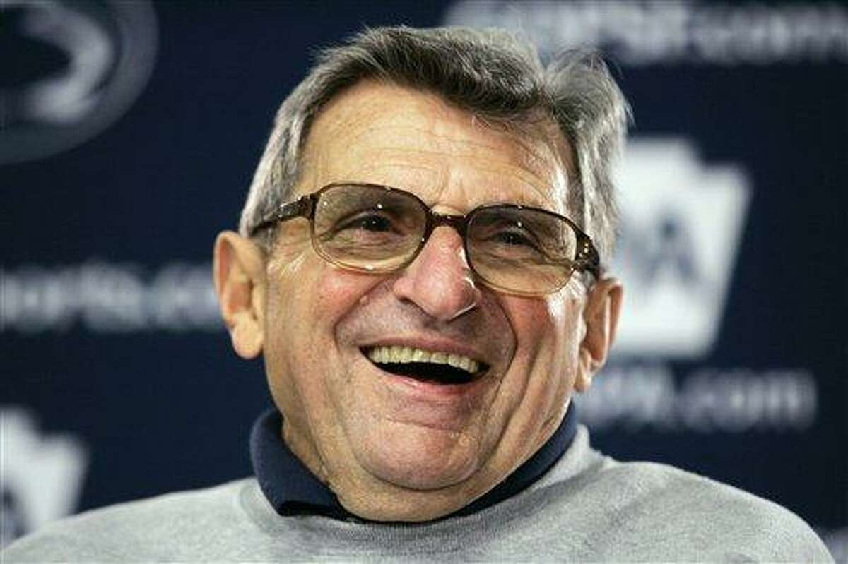 Former Penn State coach Joe Paterno dies (video) Former Penn State coach Joe Paterno dies (video)