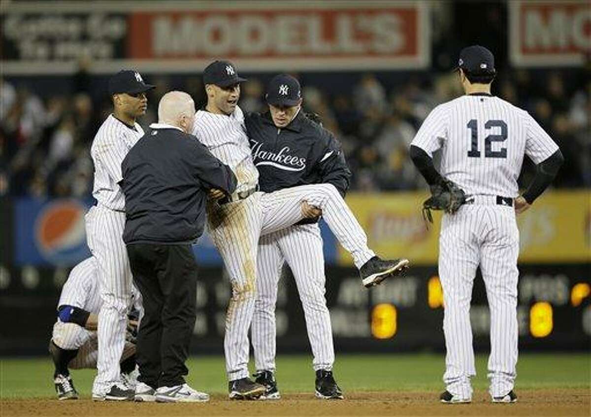 ALCS: Yankees lose Game 1 to Tigers; Derek Jeter suffers season-ending  fractured ankle