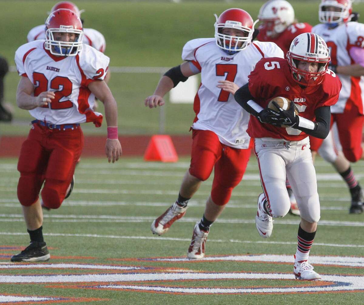 Dispatch Staff Photo by JOHN HAEGER twitter.com/oneidaphoto Chittenango's Devin Phelps (5) breaks loose for a 45-yard run as Hornell's Kiel Davis (7) and Scott Mckibben (22) give chase in their Class B state semifinal game at ES-M on Saturday Nov. 19, 2011.