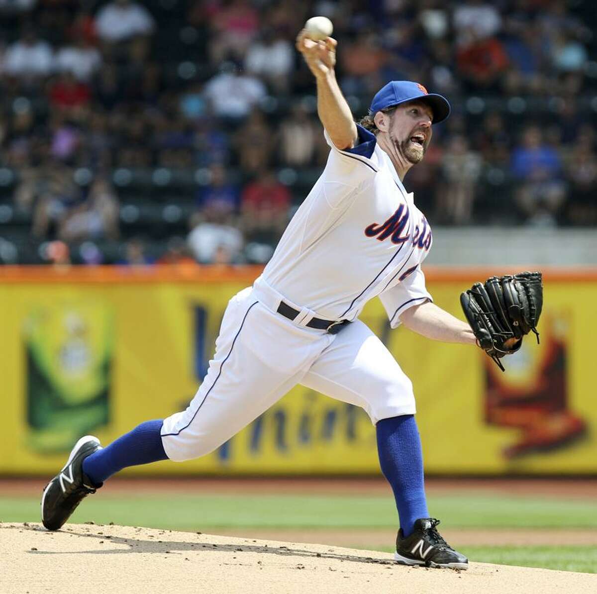 R.A. Dickey of Mets tosses 2nd consecutive 1-hitter 