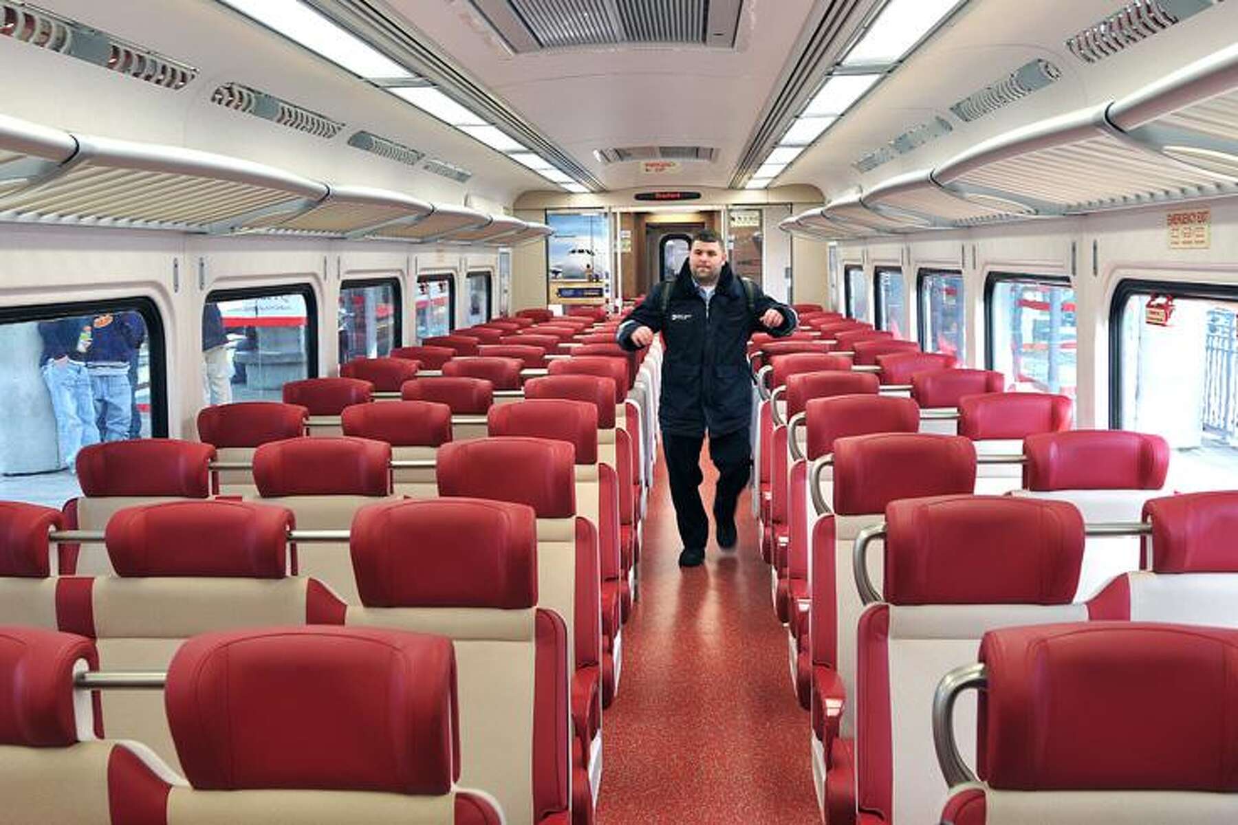 New Metro-North M8 rail cars take first run to New York (video)