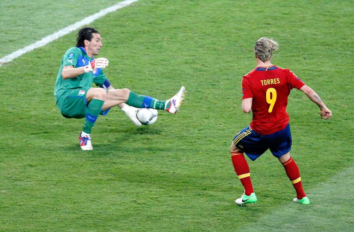 Spain's Fernando Torres scores his side's third goal past Italy goalkeeper Gianluigi Buffon, left, during the Euro 2012 soccer championship final between Spain and Italy in Kiev, Ukraine, Sunday, July 1, 2012. (AP Photo/Vadim Ghirda)