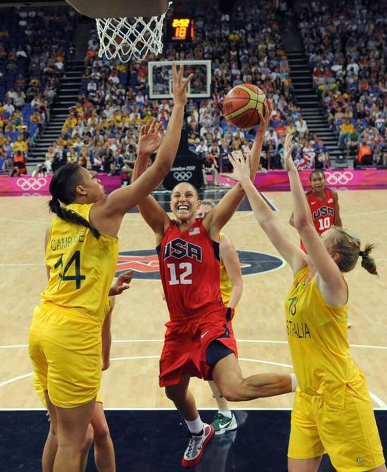 elizabeth cambage dunk