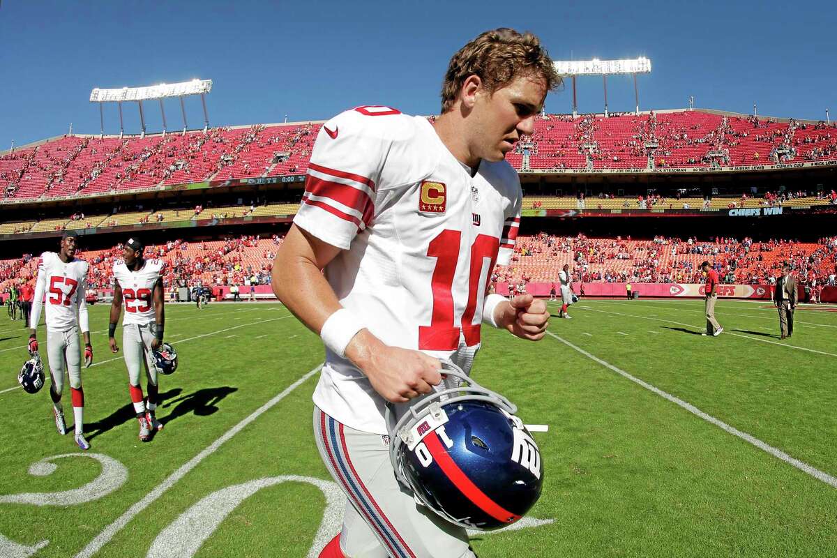 Giants quarterback Eli Manning walks off the field after Sunday’s loss to the Kansas City Chiefs.