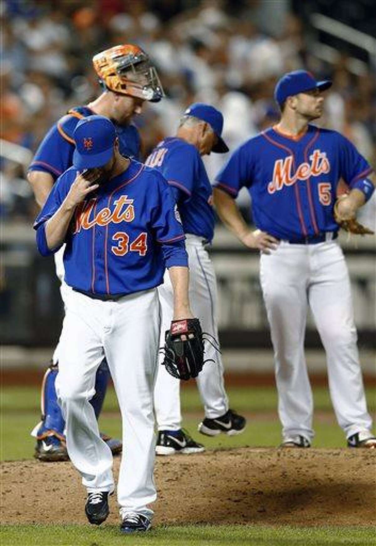 New York Mets relief pitcher Brandon Lyon (34) walks off the mound after being pulled from the baseball game after he gave up a three-run double in the eighth inning in a baseball game against the Washington Nationals in New York, Friday, June 28, 2013. (AP Photo/Paul J. Bereswill)