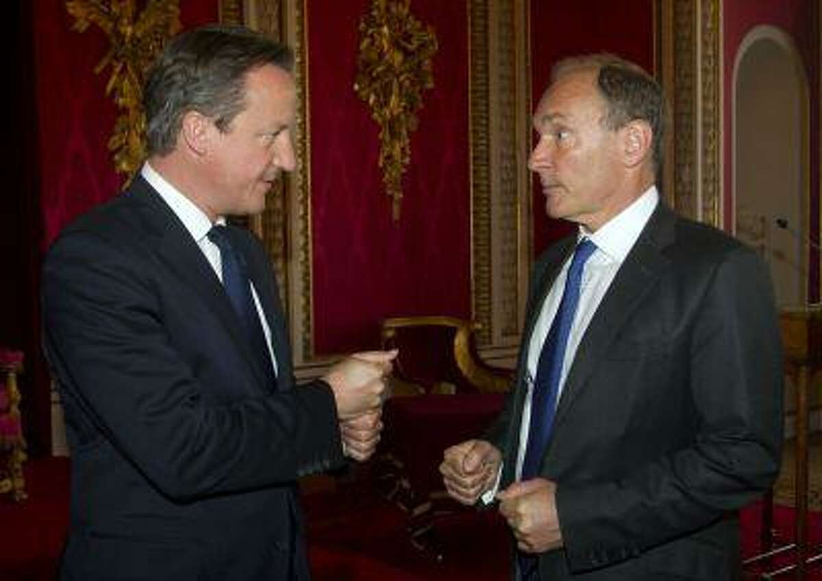 Britain's Prime Minister David Cameron speaks with inventor Tim Berners-Lee at a reception to mark the inaugural Queen Elizabeth Prize for Engineering, at Buckingham Palace in London June 25, 2013.