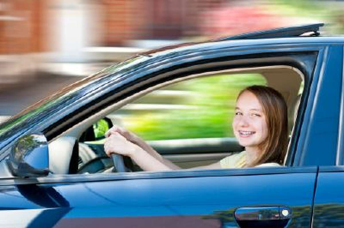 American teenagers are increasingly uninterested in driving, according to a new report that attributes a drop in driver's licenses to the flagging economy.