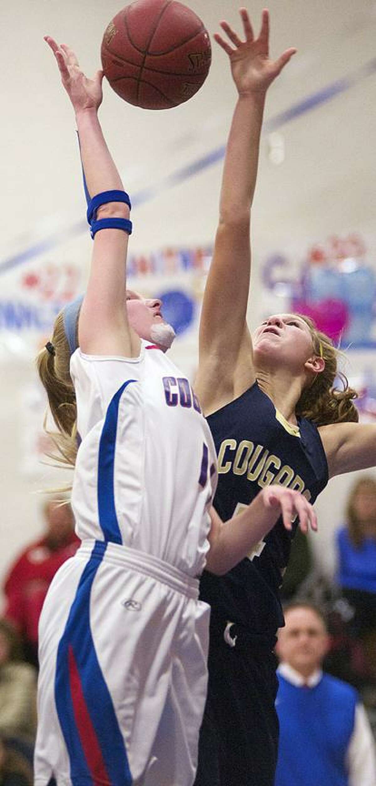 GIRLS BASKETBALL: Best of Shoreline on display as H-K rallies to