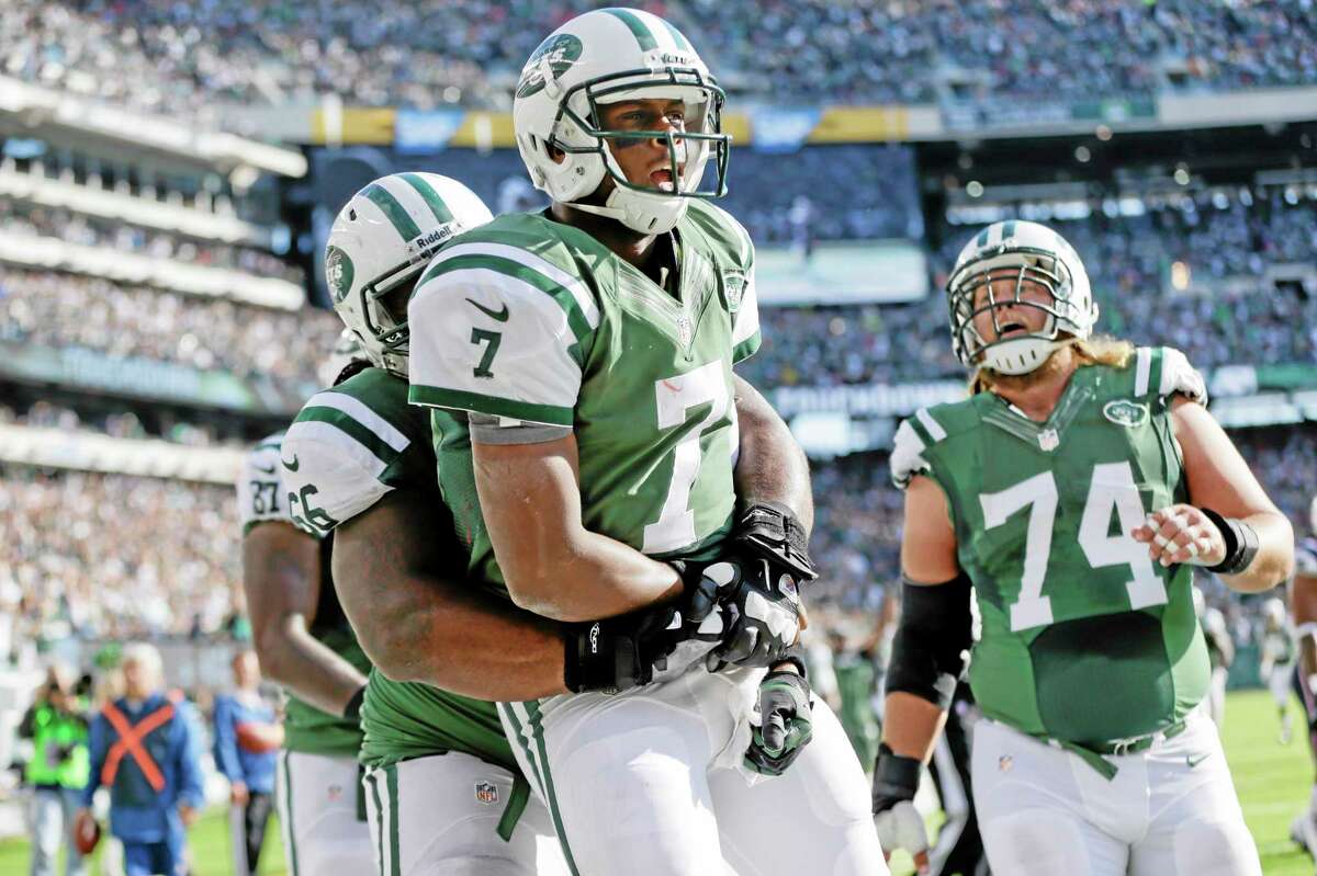 Quarterback Geno Smith and the Jets will look to build off last week’s win over the Patriots.
