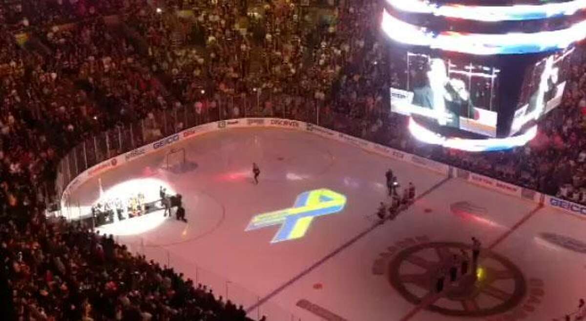 VIDEO: Red Sox Fans Singing the National Anthem and Other Images