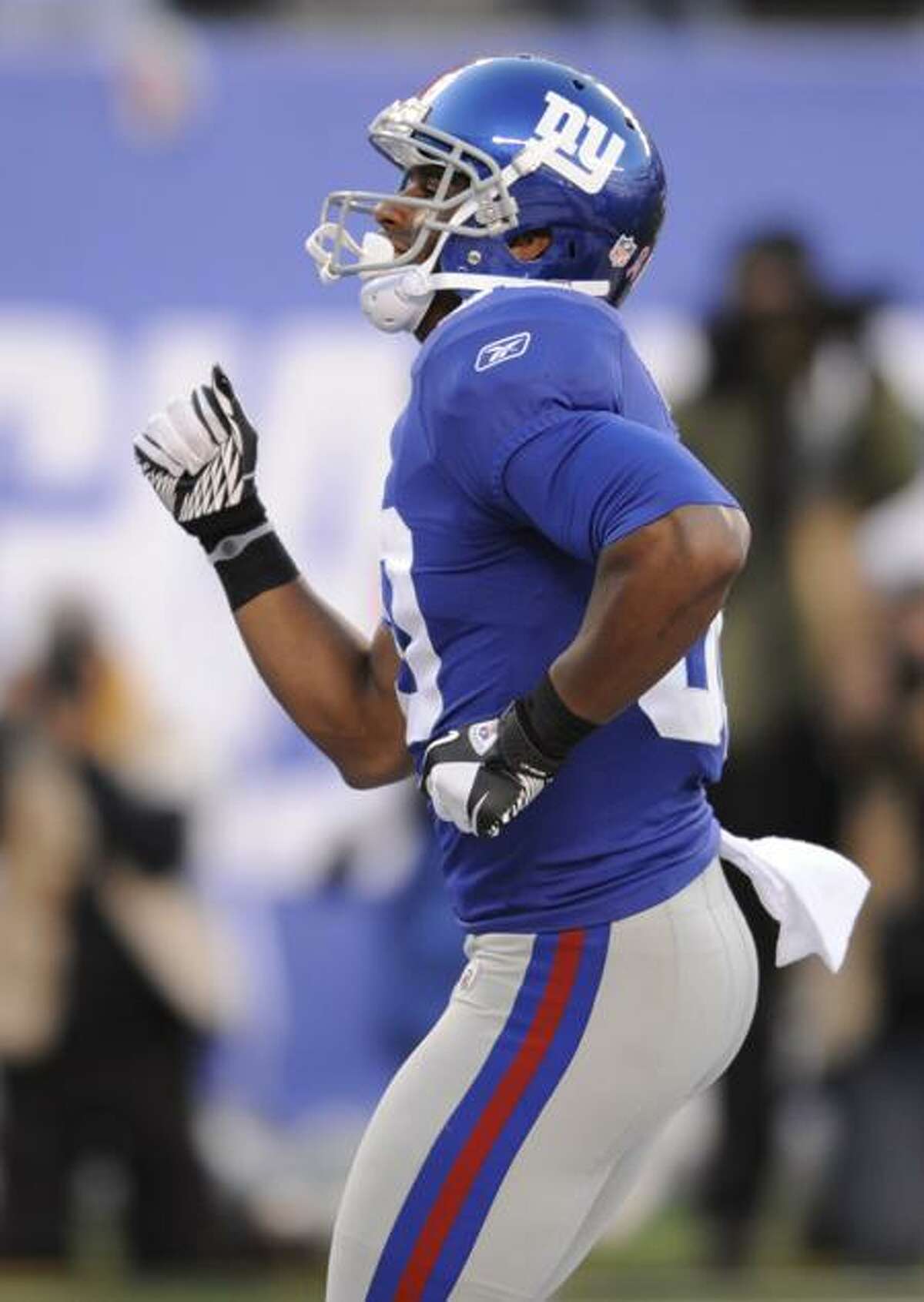 NY Giants receiver Hakeem Nicks says foot continues to improve