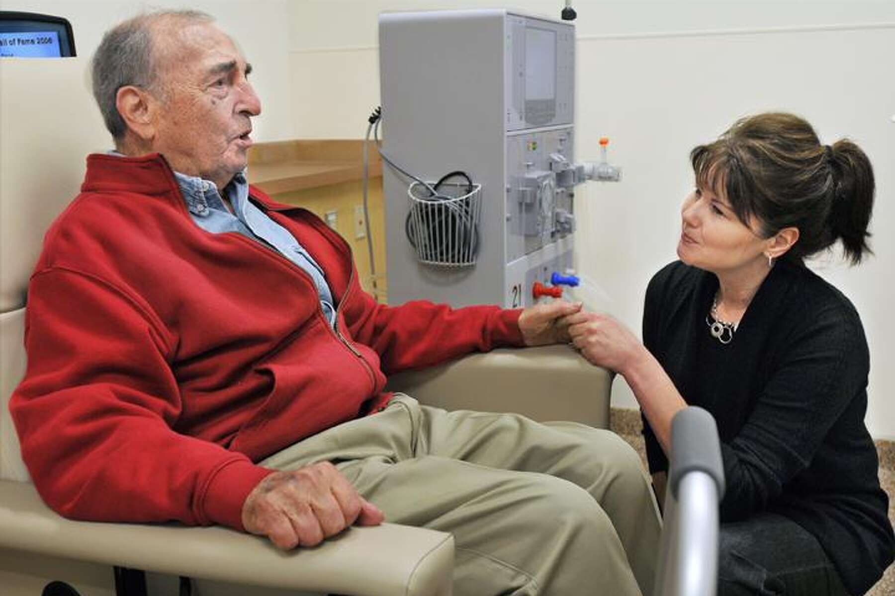 New Dialysis center welcomed to Main Street in Middletown