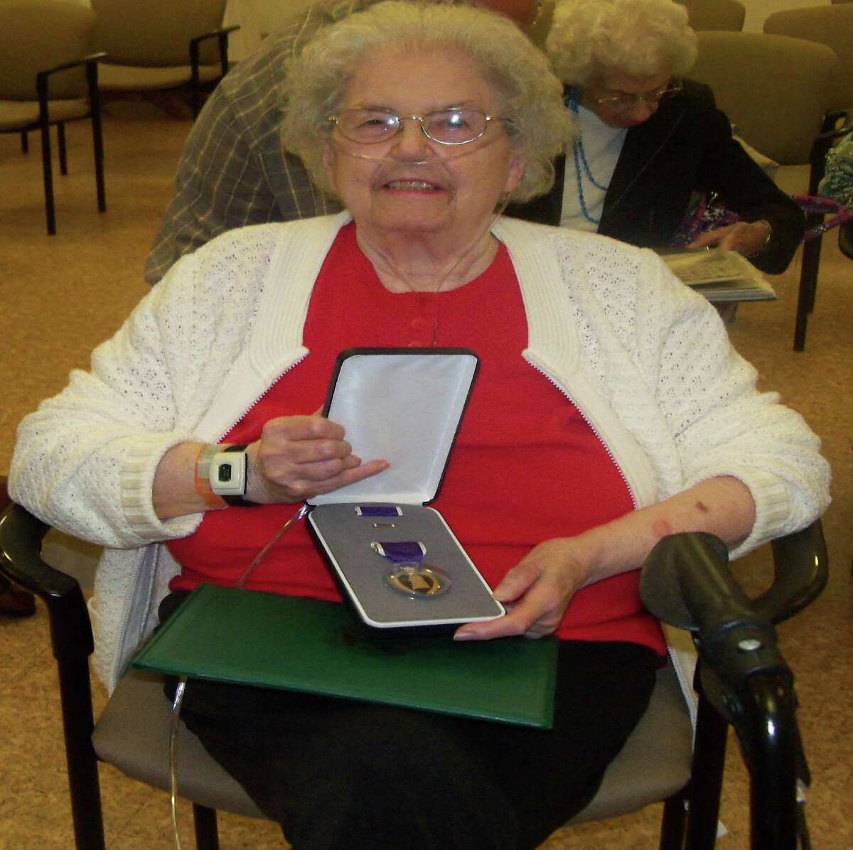 Pearl Grady with the Purple Heart Award
