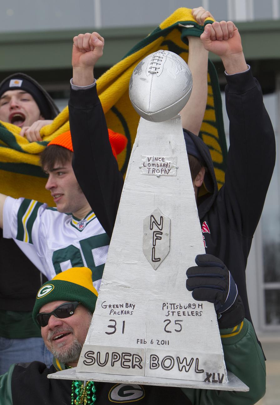 Green Bay Packers win Super Bowl 31-25