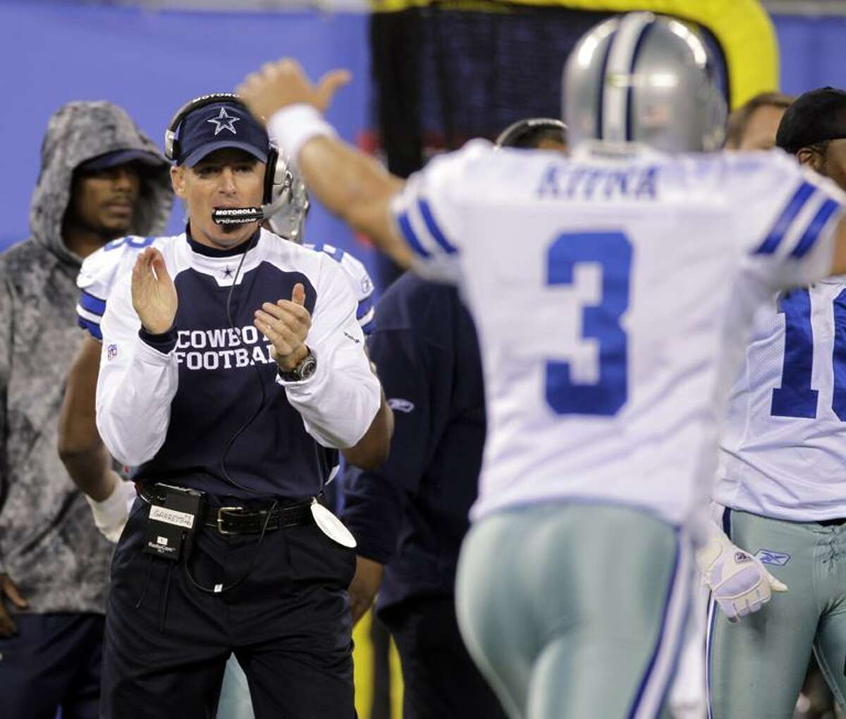 Dallas Cowboys Qb Tony Romo is all smiles during the 2010 NFL Pro