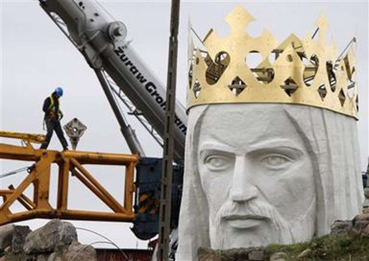 Polish priest raising world's largest Jesus statue