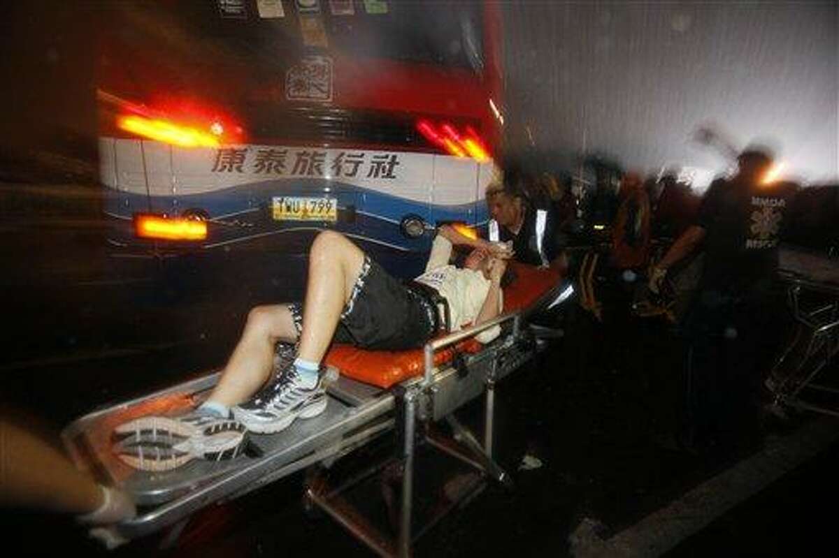 8 killed on hijacked Philippine tourist bus