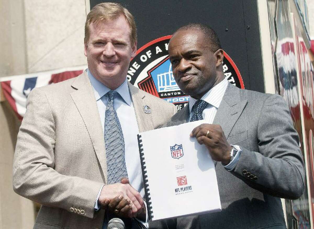 Roger Goodell, DeMaurice Smith sign 10-year CBA, bring an end to