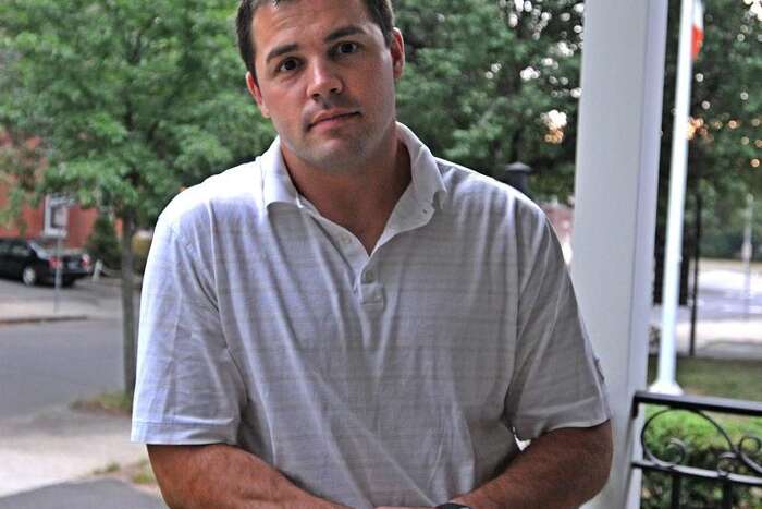 Man Holds Would Be Robbers At Gunpoint Until Cops Arrive In New Haven Video