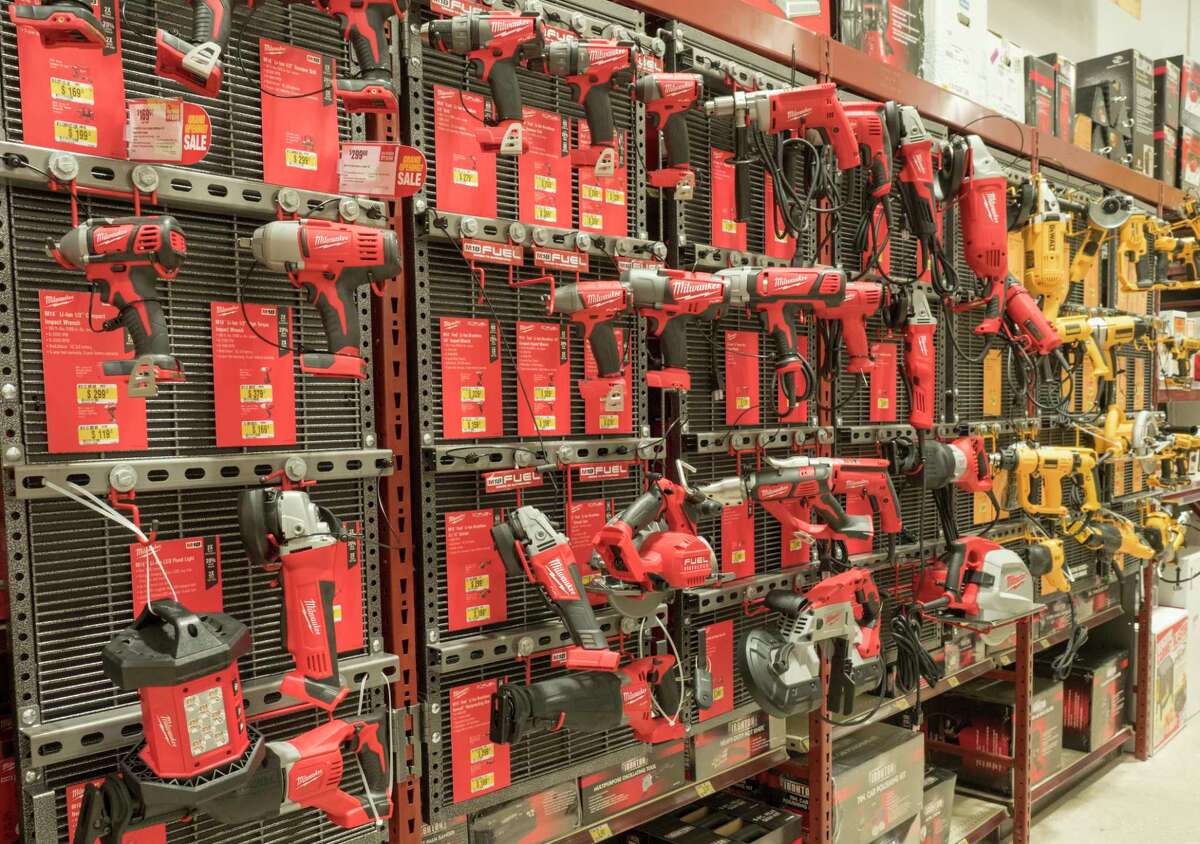 Northern Tool Equipment Opens, Northern Tool Shelving