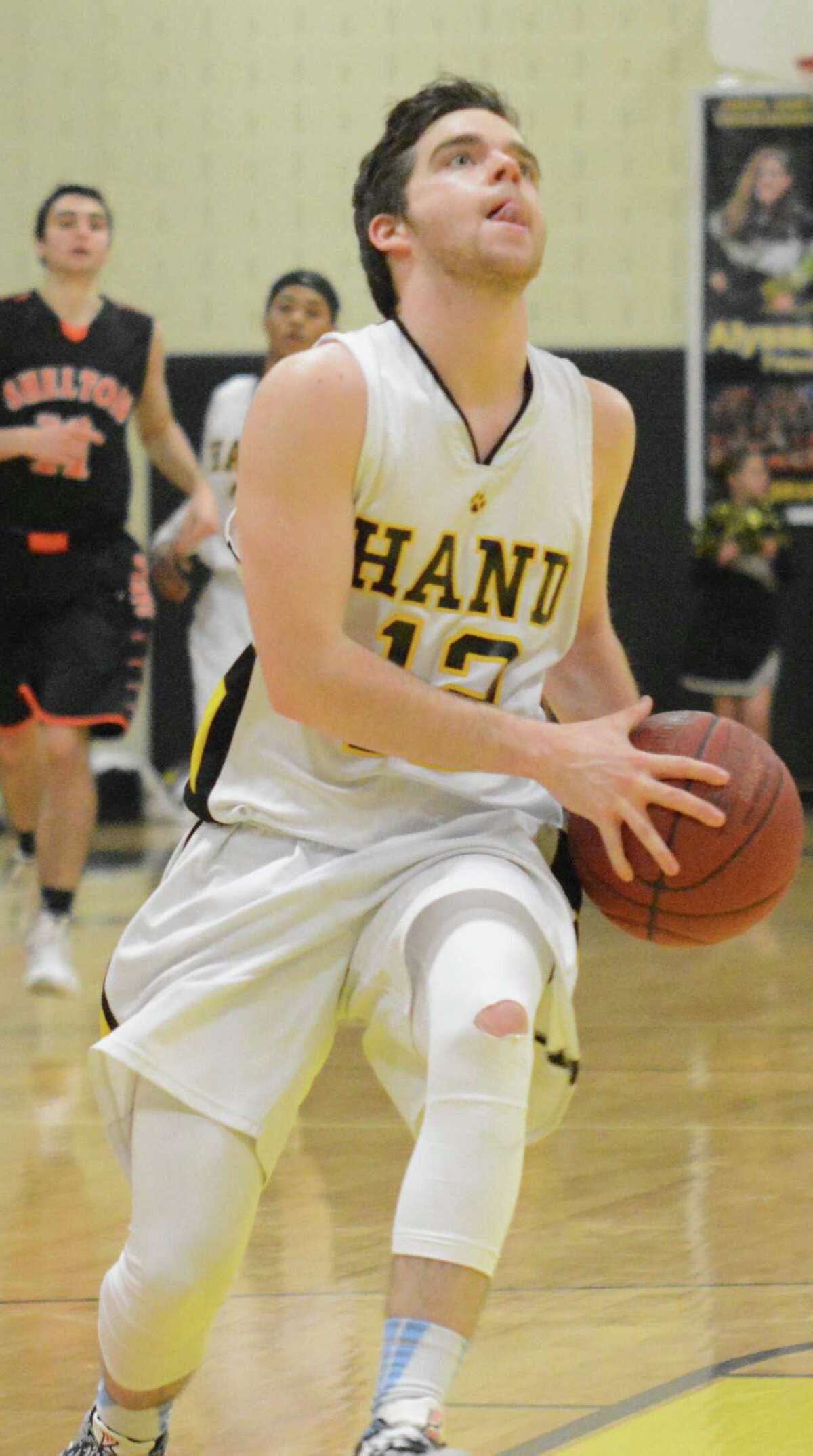 HandShelton boys basketball