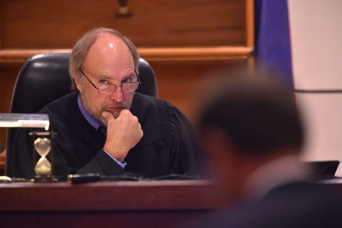 The decision by Judge Sid Harle of the 226th State District Court not run for reelection is one of a few retirements that will change the look of state district courts. Voters should choose wisely — and not for partisan reasons.