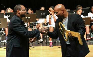 Mold Teaching Rivals A Lesson In Tolerance Houstonchronicle Com