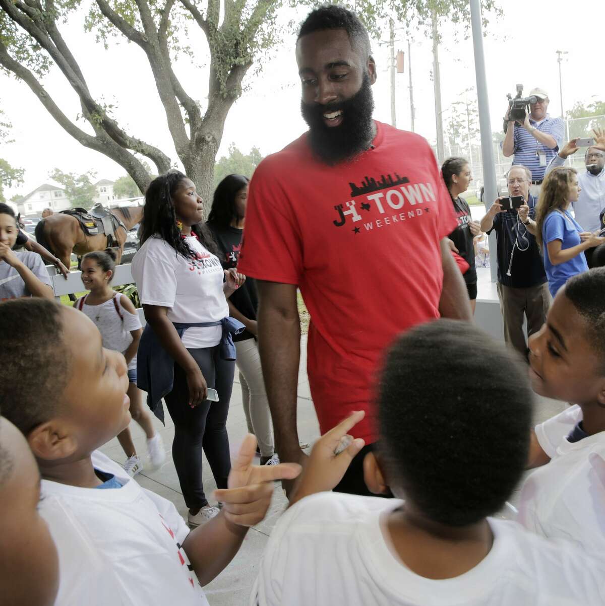 James Harden assists local kids with charity basketball tourney at Rice